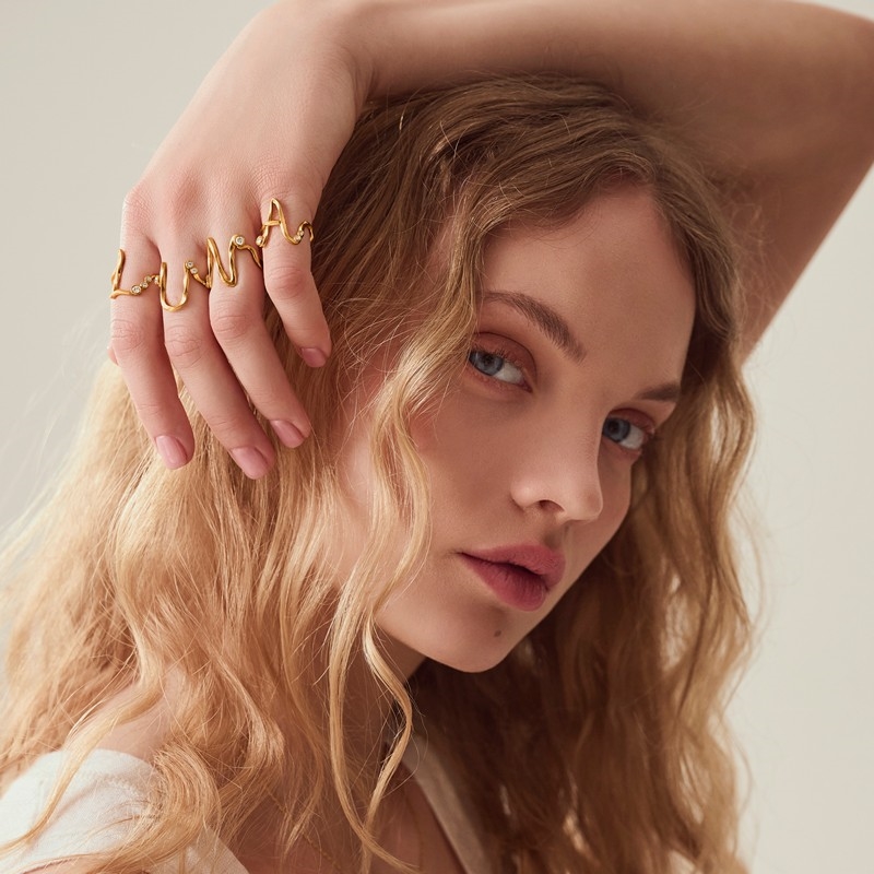 Maanesten - Alfabet ring i forgyldt sølv - A